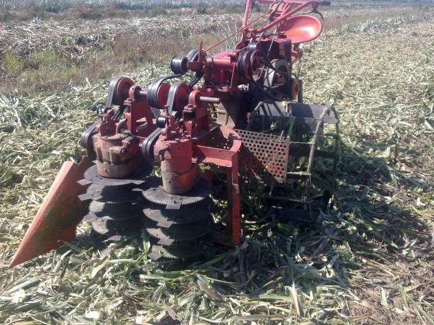 Máy băm thân và lá cây khóm